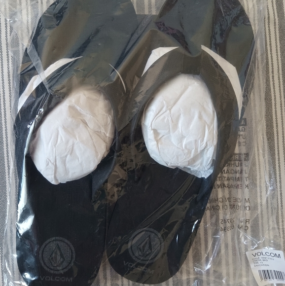 Volcom Black and White Men's Casual Slippers - Picture 1 of 2